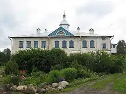 Настоятельский корпус, пристроенный к Успенской церкви, вид со стороны бывших Святых ворот