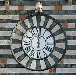 Часы на фасаде Собора