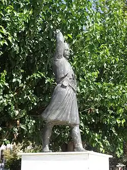 Памятник Никоцарасу в городе Элассона