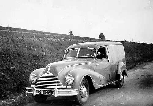 Автомобиль с деревянным кузовом фургон