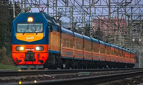ЭП2К-320 с поездом «Мегаполис»