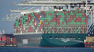 Контейнеровоз Ever Given в марте 2020 года в порту Роттердама.