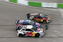 Тимур (его авто в центре) в борьбе за позицию, 2014