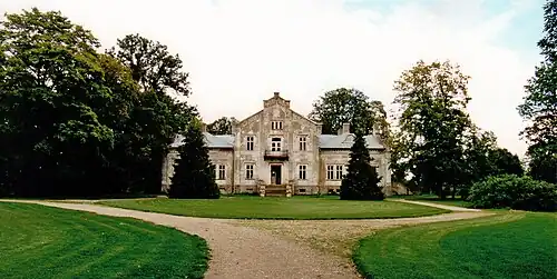 Главное здание мызы до реставрации, 2000 год