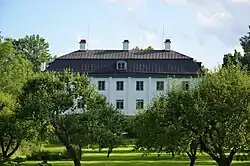 Особняк со стороны сада