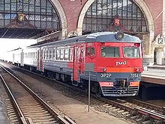 ЭР2Р-7054 в красно-серой корпоративной окраске ОАО «РЖД» на Казанском вокзале МЖД