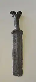 Иберийский меч с антеннами из некрополя Вильярикоса, IV—III века до н. э.