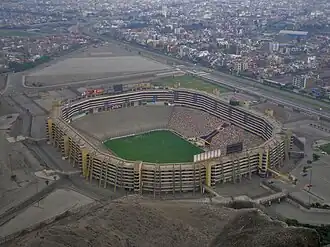 Стадион «Монументаль „У“» (Лима)