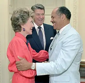 Юджин Аллен с четой Рейганов в свой последний день работы в Белом доме (17 июля 1986)