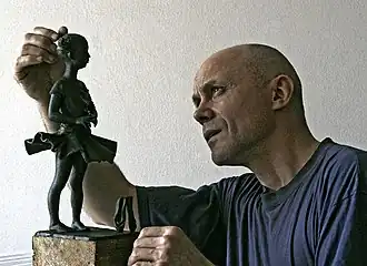 Евгений Колчев в мастерской