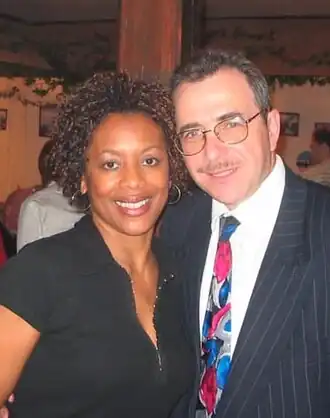 Григорий Файн и вокалистка Ив Корнелиус в кулуарах фестиваля «Джазовая Провинция» (Самара, 20.11.2003)