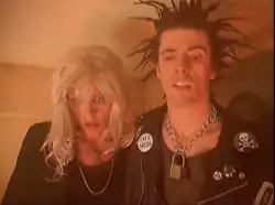  Дэйв Грол предстал в образе басиста Sex Pistols Сида Вишеса, а Тейлор Хокинс&nbsp;— его подруги Нэнси Спанджен.