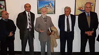 Захар Хачатрян (в центре)