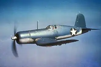 Истребитель ВМС США Vought F4U-1 Corsair в полёте (ок. 1942 г.).