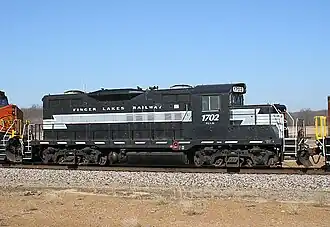 GP9 №&nbsp;1702 дороги Finger Lakes Railway с низким передним капотом