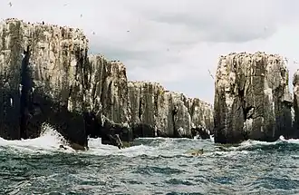 Узкий пролив между островами