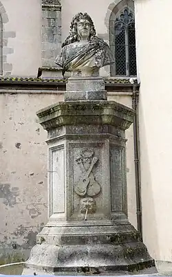 Памятник-фонтан поэту и драматургу Филиппу Кино (1851), Фельтен