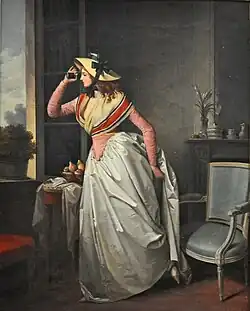 Подглядывающая девушка