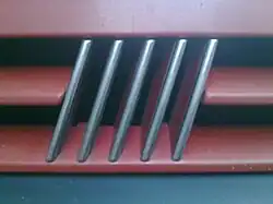 1983—1999на передней части автомобиля