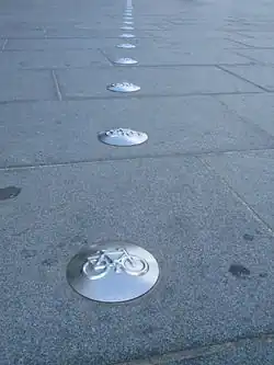 Велосипедные индикаторы на площади Астрид[нем.]; центральный вокзал Антверпена, Бельгия