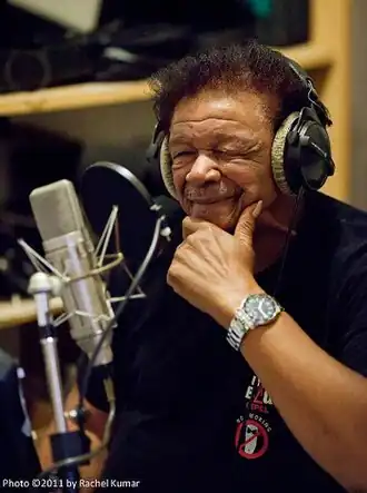 Финис Тасби во время записи, 2011