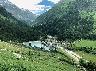 Вид на деревню и электростанцию