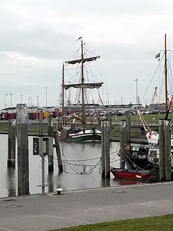 Рыболовецкое парусное судно.