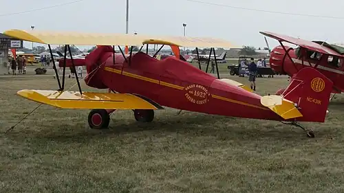 Биплан Fleet Model 2, на котором в произведении летает сам писатель.  В отличие от «Трэвл Эира» вмещает только одного пассажира.