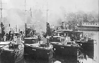 Польская Пинская флотилия. Слева направо: «Пинск», «Варшава», «Торунь» и пароход «Генерал Сикорский». До 1926 года