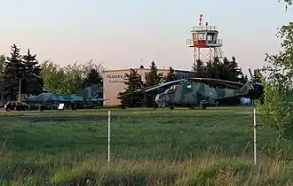 МиГ-21 и Ми-24 перед вышкой