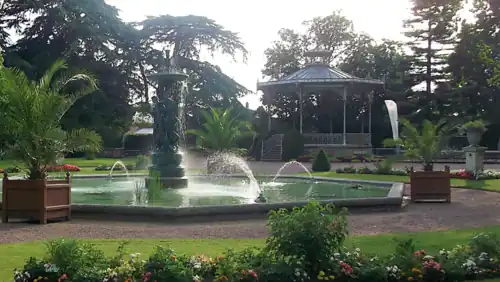 Фонтан наяд в саду Дюмена