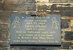 Мемориальная доска в память о погибших детях на здании церкви Святого Иосифа