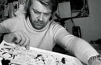 Франко Бонвичини с нарисованным им комиксом