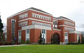 Франц-холл&nbsp;— основной академический корпус университета