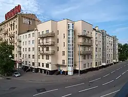 Крымский проезд. Вид с Крымского моста.  Слева — Фрунзенская набережная.