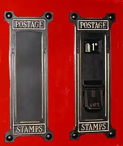 Почтовые автоматы по продаже марок, установленные на старинном почтовом автомобиле GPO2 (Транспортный музей Ковентри&nbsp;— Coventry Transport Museum)