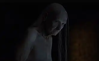 Красная женщина, Мелисандра, раскрывает свою истинную форму после потери веры.