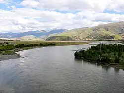 Верховье Ялунцзян в Гардзе