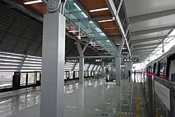 автоматические платформенные ворота на эстакадной станции