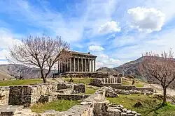 Храм и руины построек в 2018 году