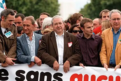 Мэр Парижа, глава Иль-де-Франс  и профсоюзные лидеры на прайде.