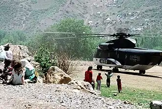 Курдские дети бегут к вертолёту бундесвера, Северный Ирак, апрель 1991 года.