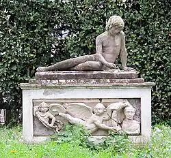 Скульптура в саду