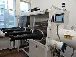 Перчаточный бокс с микроскопом и воздушной пробкой