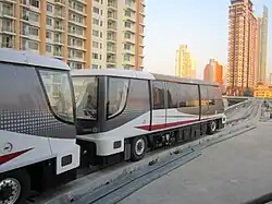 Поезд на станции Krung Thonburi