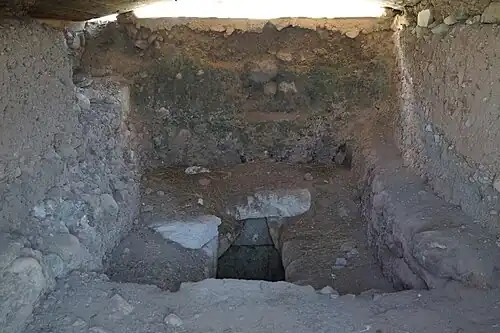 Могила Ζʹ в погребальном круге Б