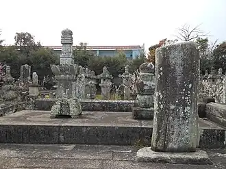 Могила Рюдзодзи Иэканэ в храме Кодэн-дзи