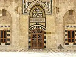 Исламские орнаменты на фасаде