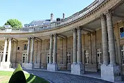 Колоннада Отеля Субиз