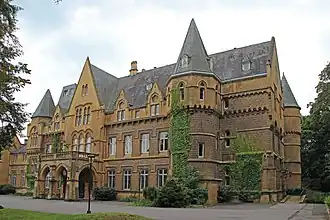 Главный фасад замка